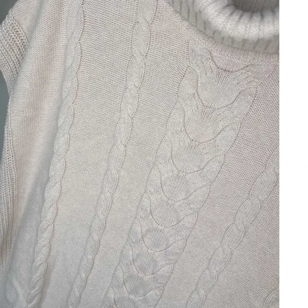 Banana Republic sleeveless cable-knit cowl-neck sweater vest ioff-white/ivory M